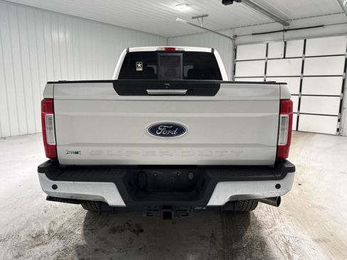 Used 2019 Ford F250 Lariat w/ Chrome Package image 5