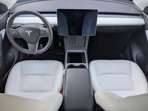 Used 2021 Tesla Model Y Long Range image 19