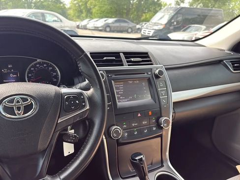 Used 2017 Toyota Camry SE image 31