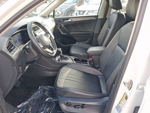 Used 2022 Volkswagen Tiguan SE w/ Panoramic Sunroof Package FWD image 14