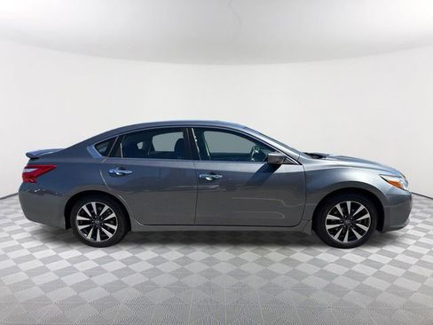 Used 2017 Nissan Altima 2.5 SV image 4