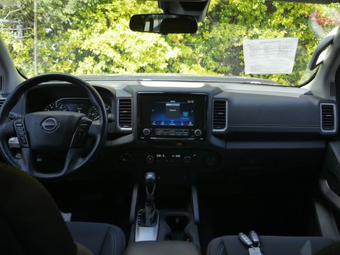 Certified 2023 Nissan Frontier SV w/ Technology Package AWD/4WD image 9