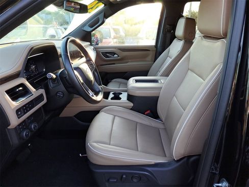 Used 2024 Chevrolet Suburban Premier image 13