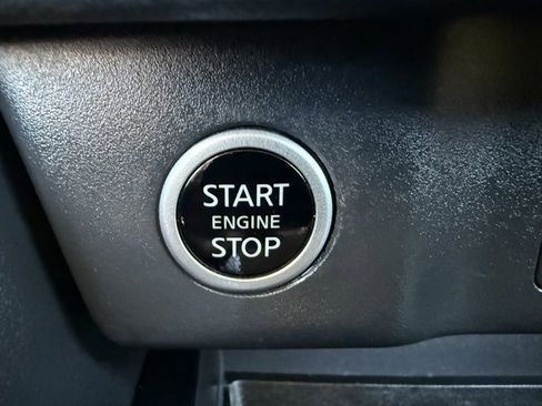 Used 2022 Nissan Rogue SV image 25