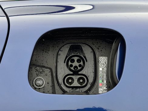 Used 2024 Porsche Macan 4 Electric image 10