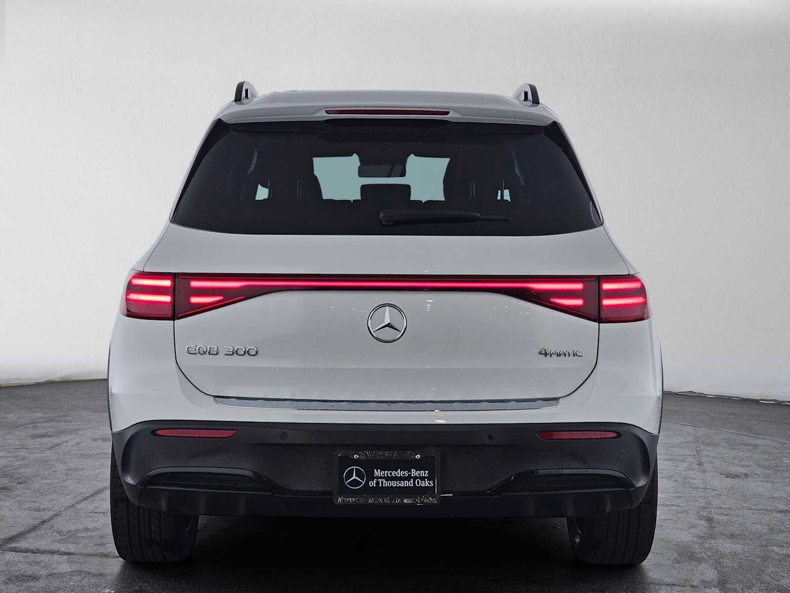 Used 2024 Mercedes-Benz EQB 300 4MATIC image 4