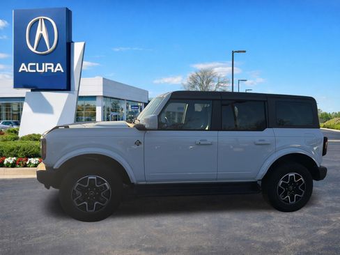 Used 2025 Ford Bronco Outer Banks image 2