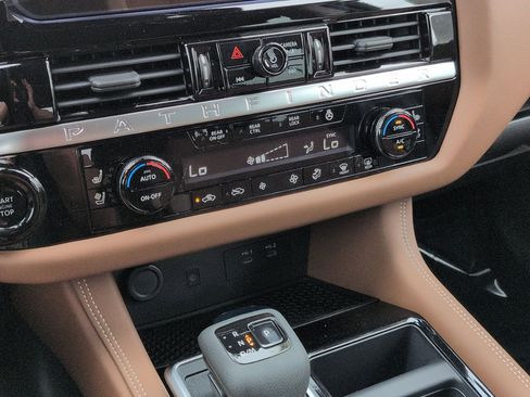 New 2026 Nissan Pathfinder Platinum image 19