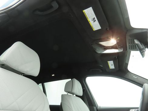 New 2026 BMW X7 xDrive40i w/ Premium Package image 18