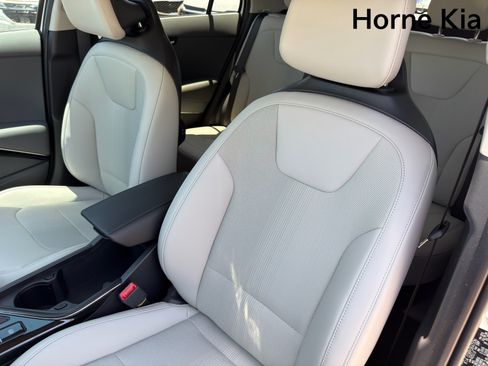 New 2026 Kia Niro EX FWD image 10
