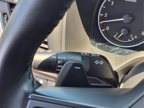 Used 2025 Nissan Rogue SV FWD image 19