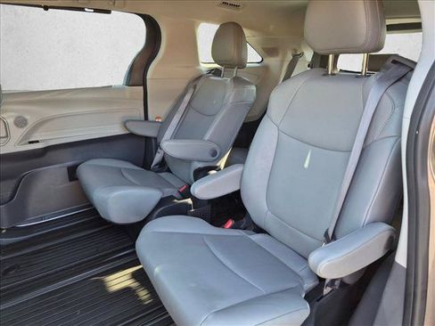 Certified 2023 Toyota Sienna XLE w/ XLE Plus Package FWD image 18