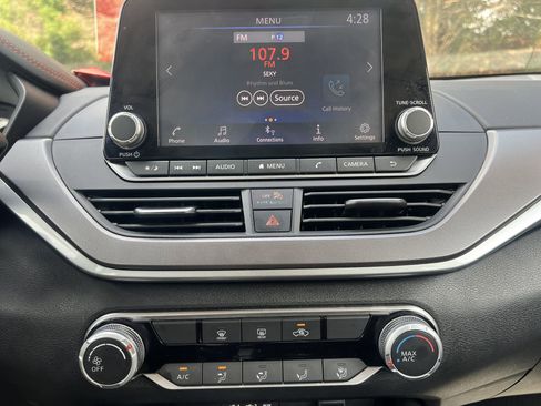 Used 2024 Nissan Altima 2.5 SR FWD image 5