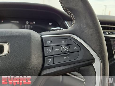 Used 2023 Jeep Grand Cherokee Laredo w/ Trailer Tow Prep Group (B) AWD/4WD image 12