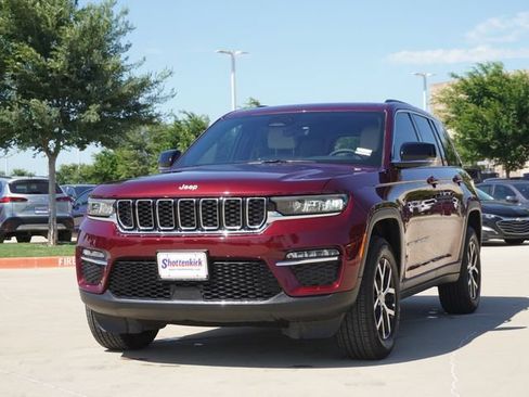 Certified 2025 Jeep Grand Cherokee Limited RWD image 3