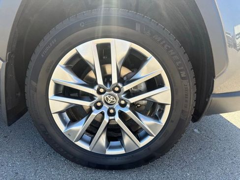 Used 2023 Toyota RAV4 XLE Premium image 4