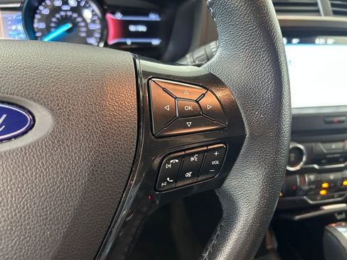 Used 2017 Ford Explorer XLT w/ Equipment Group 202A AWD/4WD image 17
