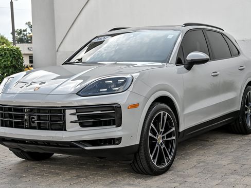 Used 2024 Porsche Cayenne AWD/4WD image 5