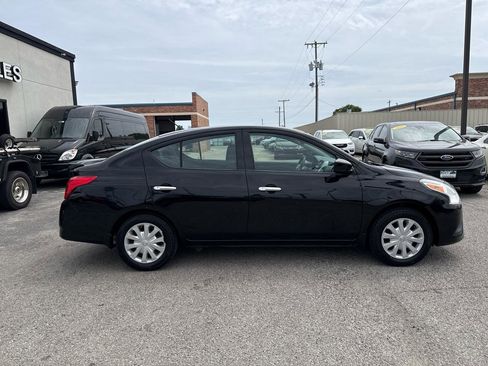 Used 2016 Nissan Versa SV FWD image 5