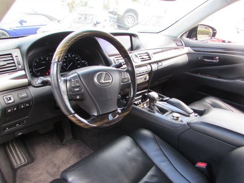 Used 2013 Lexus LS 460 L w/ Ultra Luxury Pkg RWD image 9
