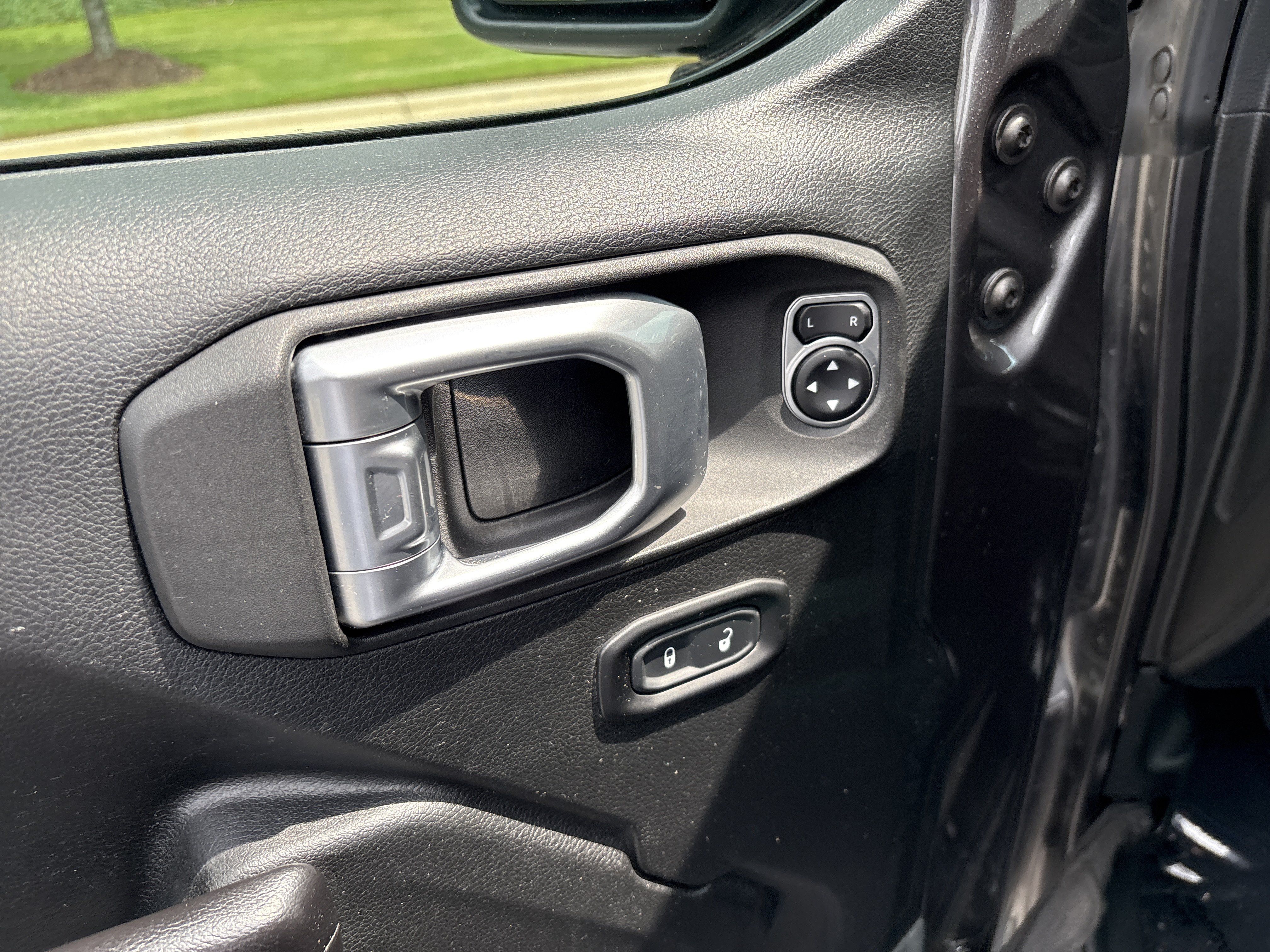 Used 2020 Jeep Gladiator Mojave AWD/4WD image 16