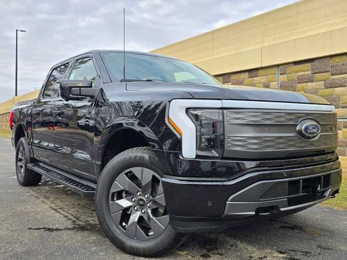 Used 2023 Ford F150 Lightning Lariat image 21