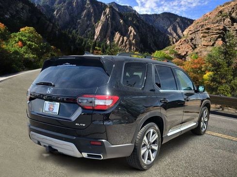 Used 2025 Honda Pilot Elite image 3