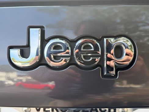 Used 2020 Jeep Cherokee Limited FWD image 34