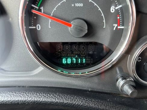 Used 2014 Jeep Wrangler Unlimited Sahara image 21