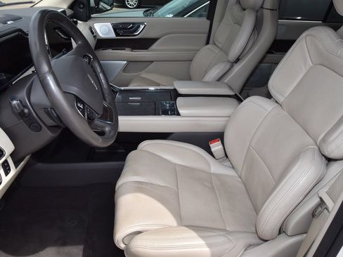 Used 2020 Lincoln Navigator Reserve w/ Equipment Group 208A Reserve AWD/4WD image 9