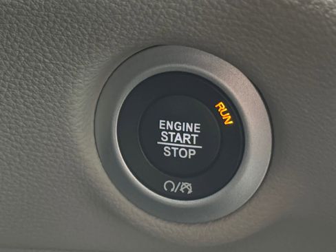 Used 2019 Chrysler Pacifica Limited image 7