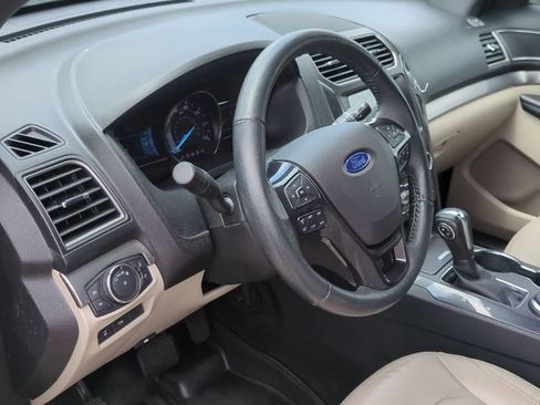 Used 2018 Ford Explorer XLT w/ Equipment Group 202A AWD/4WD image 10
