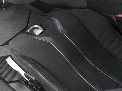 Used 2022 Lamborghini Huracan STO image 16