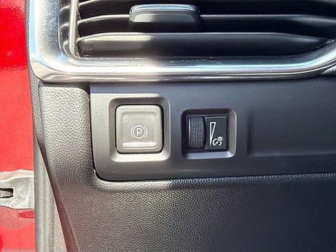 Used 2022 Cadillac XT4 Sport w/ Comfort Package FWD image 32
