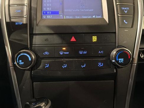 Used 2016 Toyota Camry SE image 28