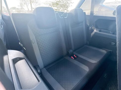 Used 2018 Volkswagen Tiguan S image 25