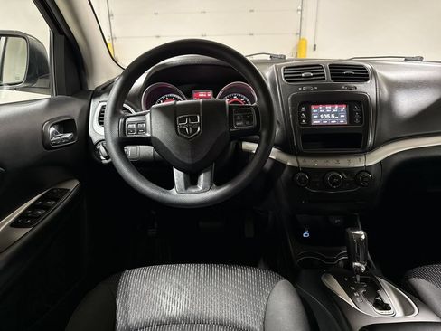 Used 2017 Dodge Journey SE w/ Flexible Seating Group FWD image 11