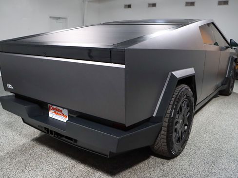 Used 2024 Tesla Cybertruck AWD Crew Cab image 7