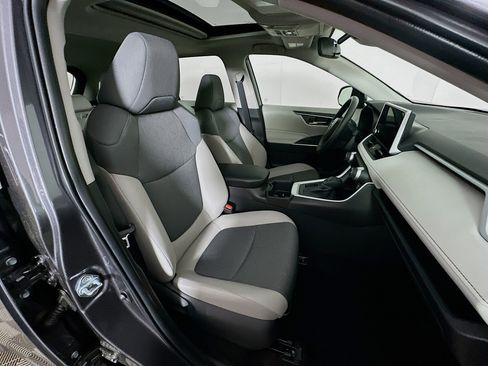 Used 2025 Toyota RAV4 XLE w/ Convenience Package image 33