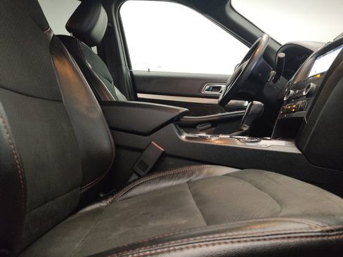 Used 2019 Ford Explorer XLT w/ Equipment Group 202A FWD image 21