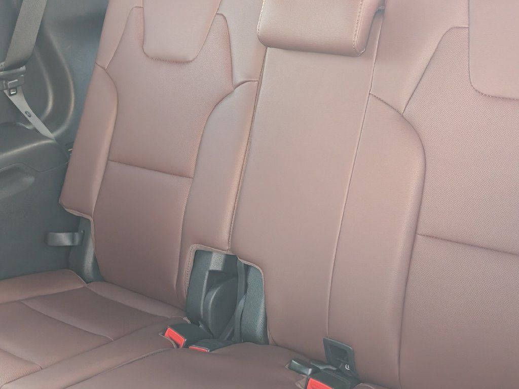 Certified 2024 Kia Telluride EX w/ EX Captain's Chair Package FWD image 17