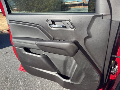 New 2026 GMC Canyon Elevation w/ Convenience Package image 9