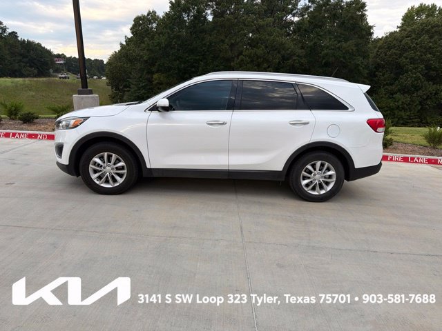 Used 2017 Kia Sorento FWD image 6