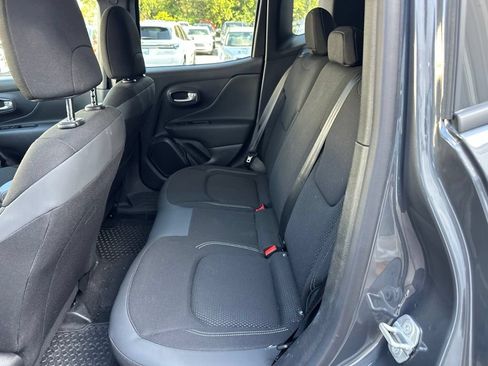 Used 2023 Jeep Renegade Altitude AWD/4WD image 7