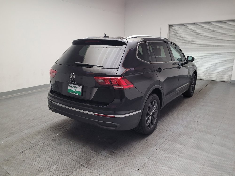 Used 2023 Volkswagen Tiguan SE w/ Panoramic Sunroof Package FWD image 9