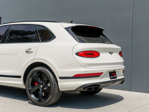 Used 2023 Bentley Bentayga AWD/4WD image 21