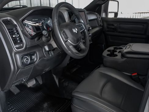 Used 2024 RAM 3500 Tradesman w/ Chrome Appearance Group image 15