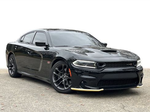 Used 2022 Dodge Charger Scat Pack w/ Plus Group image 2