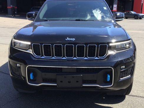 Used 2023 Jeep Grand Cherokee Overland w/ Luxury Tech Group IV AWD/4WD image 2