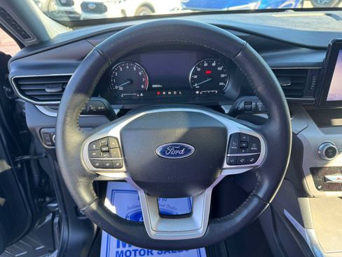 Used 2023 Ford Explorer XLT w/ Equipment Group 202A AWD/4WD image 23